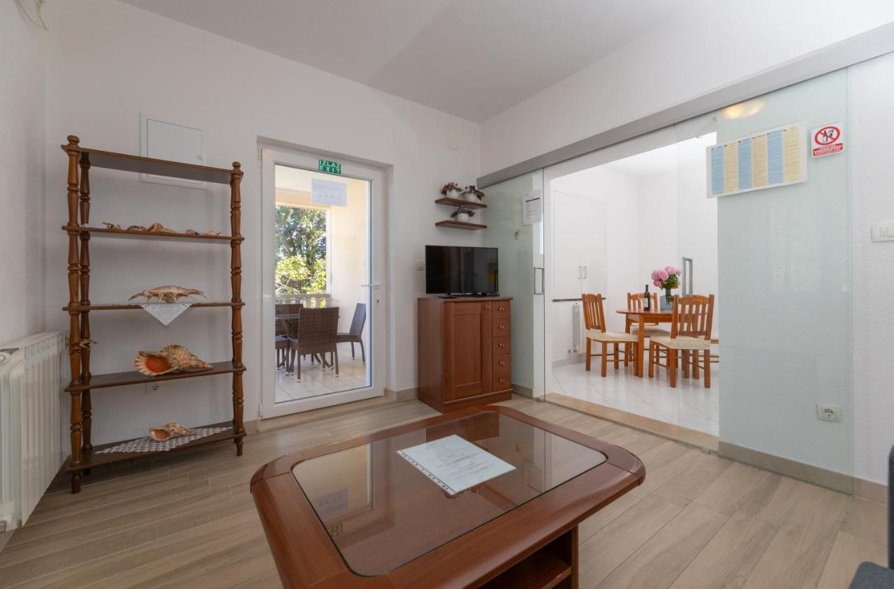 Apartments Ella ซูเปตาร์ ภายนอก รูปภาพ