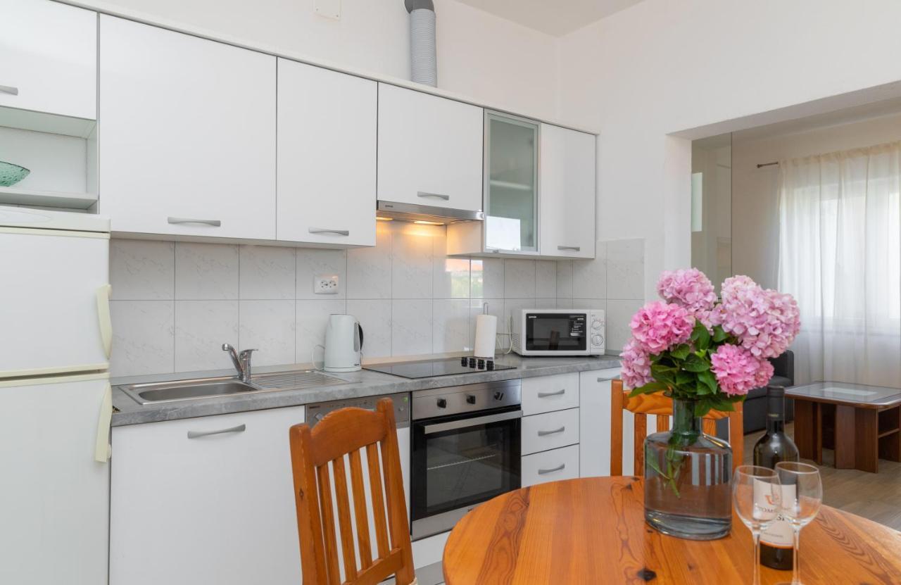Apartments Ella ซูเปตาร์ ภายนอก รูปภาพ
